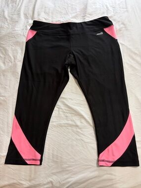 Avia Pink Athletic Capris with Silver Logo Leggings